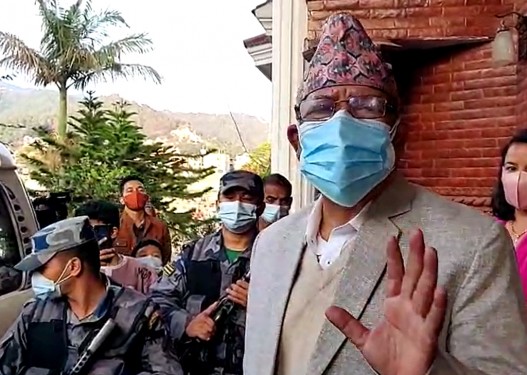 एमालेले गर्यो माधव नेपालसहित १४ सांसदलाई कारबाही